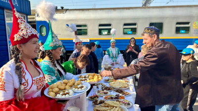 Поезда «Jibek Joly» и «Keruen Express» отправились в праздничное путешествие