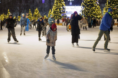 Названа дата закрытия уличных катков в Новосибирске