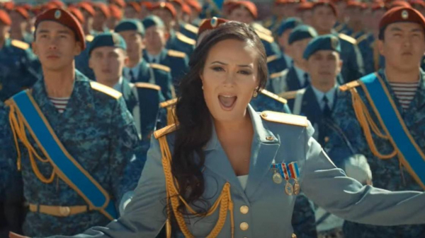&quot;Не ищите грязь под ногтями&quot;: Минобороны о клипе жены Жаксылыкова с военной техникой и солдатами