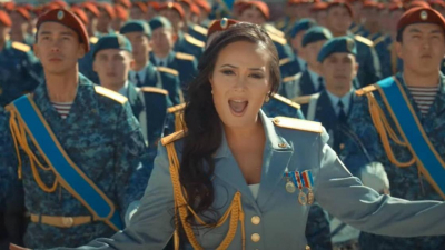 &quot;Не ищите грязь под ногтями&quot;: Минобороны о клипе жены Жаксылыкова с военной техникой и солдатами