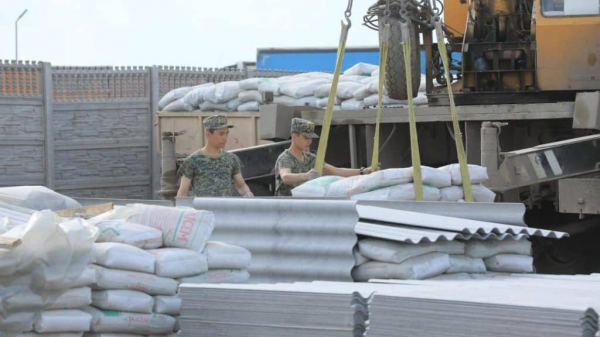 Гвозди, шифер, цемент. 50 вагонов стройматериалов прислал Таджикистан в Казахстан в виде гуманитарной помощи&nbsp;