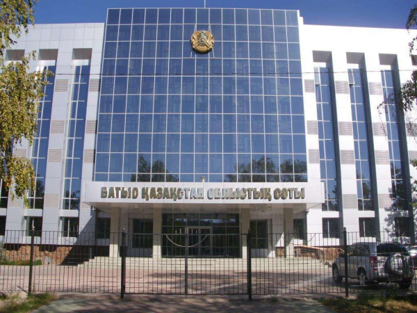 Казахстанец получил перелом челюсти из-за «неуважительного» рукопожатия