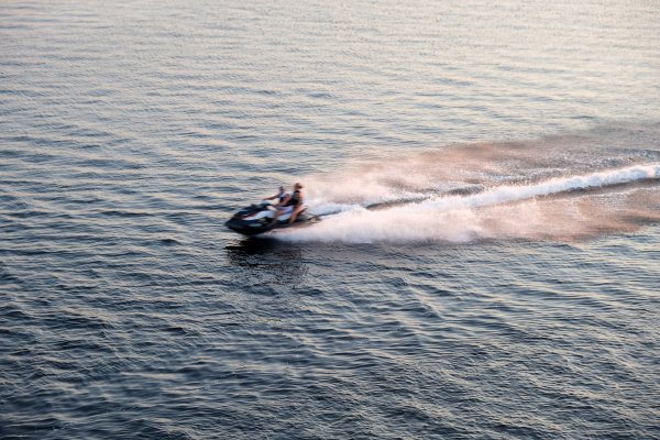 Восьмерых россиян хотят выслать из Чили за катание на гидроциклах в заповеднике