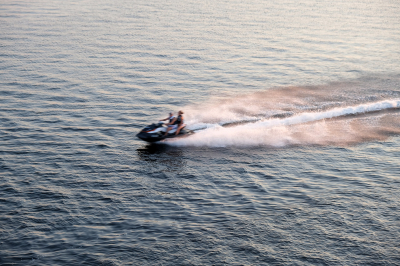 Восьмерых россиян хотят выслать из Чили за катание на гидроциклах в заповеднике