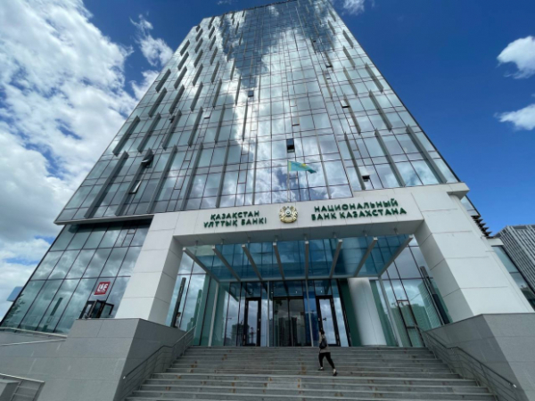 Решения Трампа оказали давление на тенге &mdash; Нацбанк