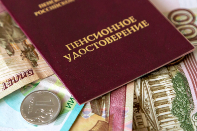 Соцфонд пересчитает страховые части пенсии работающих пенсионеров с 1 августа