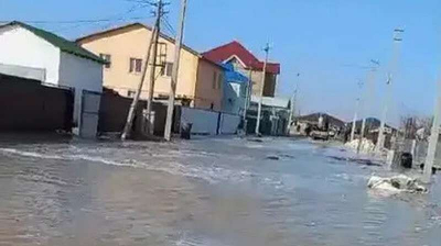 В Кульсары подтопленными остаются более 100 жилых домов