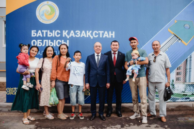 Пострадавшим от паводка жителям ЗКО вручили ключи еще от 65 квартир