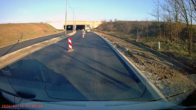 Под взлетной полосой аэропорта Симферополя кипит работа