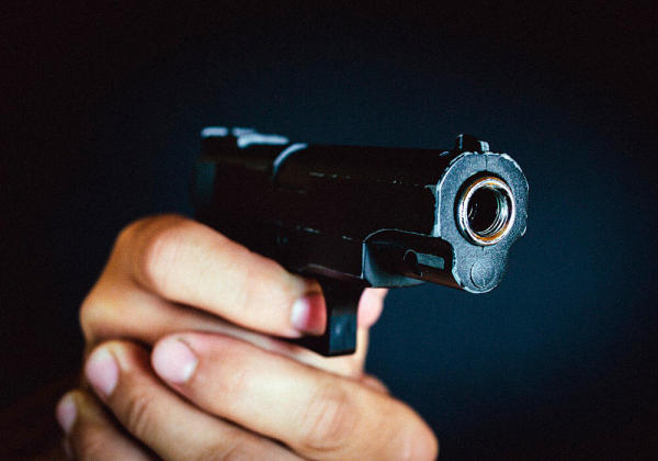 В Алматы обстреляли машину