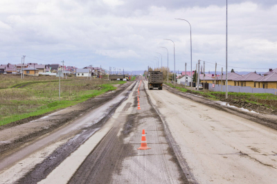 В Альметьевске дорожные службы вышли на первый объект сезона