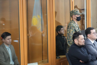 «Всячески оказывает давление»: подсудимый Байжанов попросил отсадить его от Бишимбаева