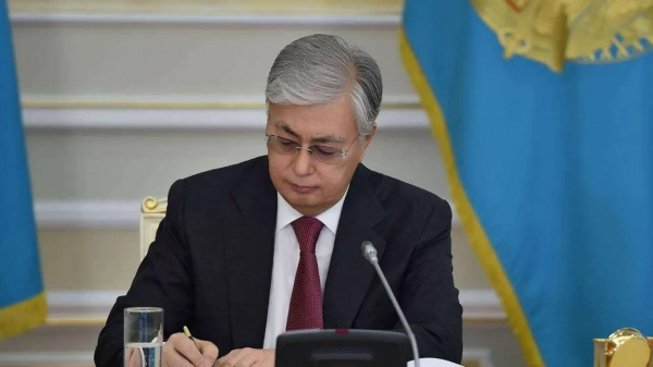 Токаев наградил героев чемпионата мира по борьбе