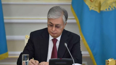 Токаев наградил героев чемпионата мира по борьбе