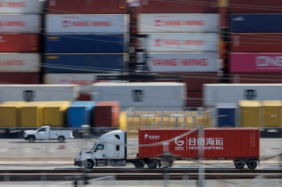 Китай обвинил США в нарушении международных правил из-за портовых сборов
