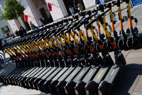 Кадаков заявил, что водители КАМАЗа и электросамоката должны иметь равные права