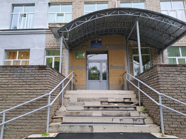 Что не так с инициативой досматривать учеников при входе в школу: мнение юриста