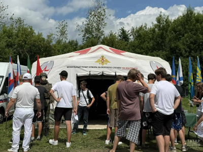 На празднике &laquo;Уяв&raquo; открылся мобильный пункт отбора на службу по контракту