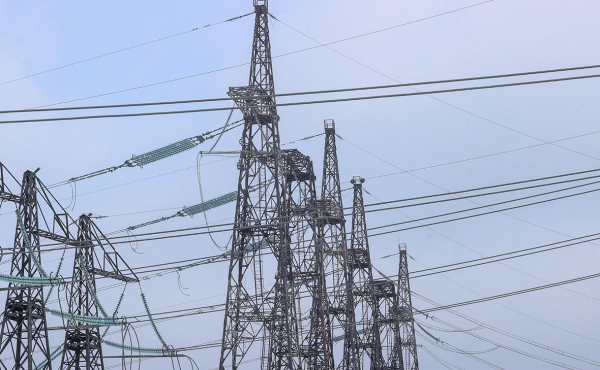 Не менее 10 человек пострадали при ударе дрона по жилому дому в Запорожье