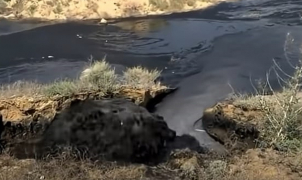 Около 30 тонн сточных вод попали в пригород Актау