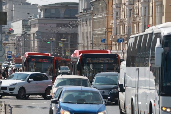 Казанским водителям объяснили, что делать при слепящем солнце