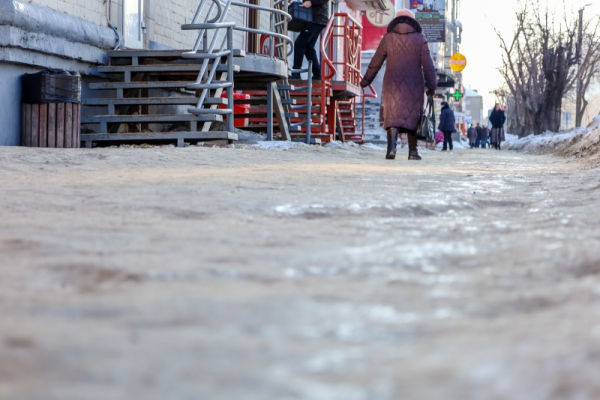 В Новосибирске увеличилось число травм из-за гололеда: пострадавших сотни