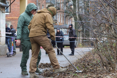 Криминалист рассказал, чем опасны разбросанные на улице купюры