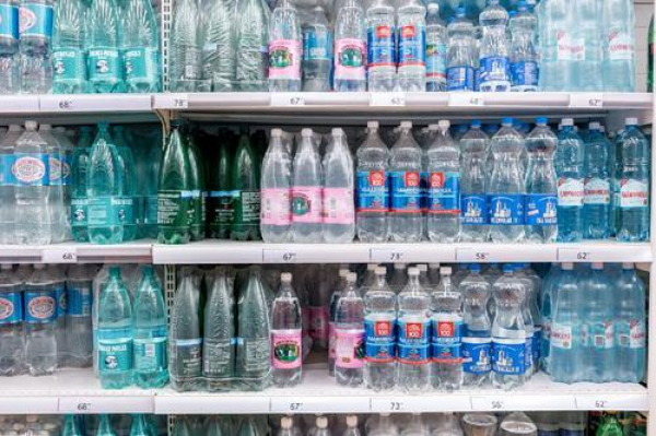 Эксперты Роспотребнадзора назвали объем воды, который нужно выпивать человеку