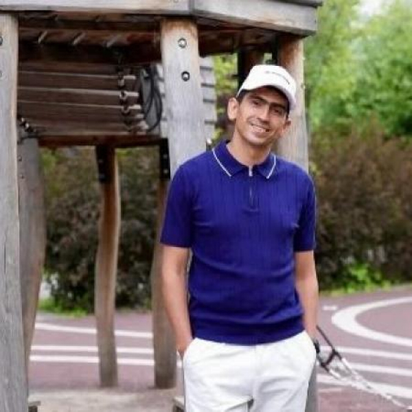 Люди делали вид, что ничего не происходит: певец Рамиль Шарапов спас человека прямо на вокзале