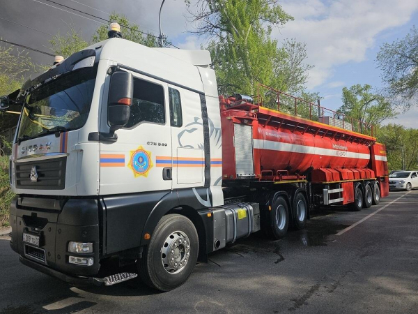 В Алматы по повышенному рангу тушат пожар на складе   Дополнено