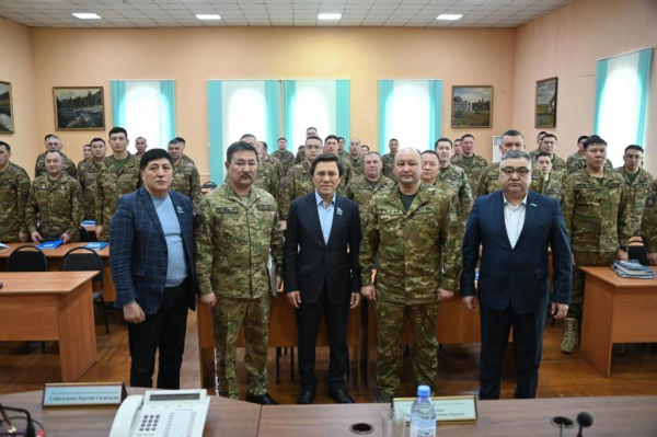Депутат Мажилиса Парламента встретился с личным составом РгК &quot;Восток&quot;