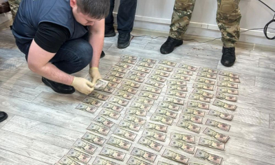 В Атырау задержан горожанин за сбыт крупной партии долларовых фальшивок