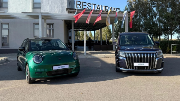 JAC представил для Казахстана новые модели &mdash; кроссовер E30X и рамный внедорожник RF8