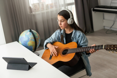 Россиянам раскрыли, оштрафуют ли их за игру на гитаре или караоке дома