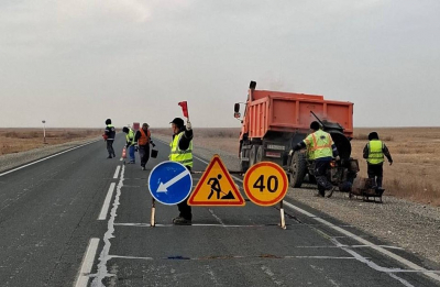 В СКО продлено ограничение движения из-за повреждения дороги