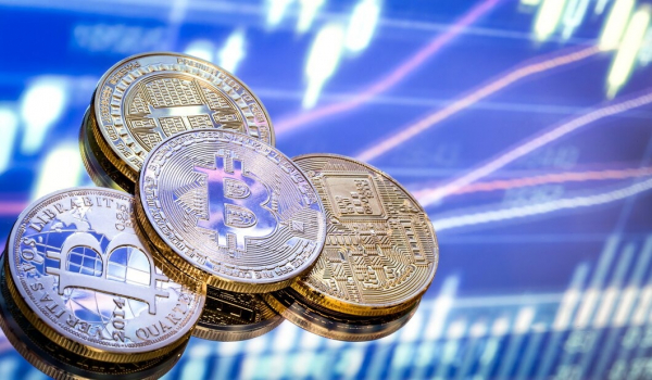 Криптовалютная депрессия: Анализ снижения курса BTC и ключевые события