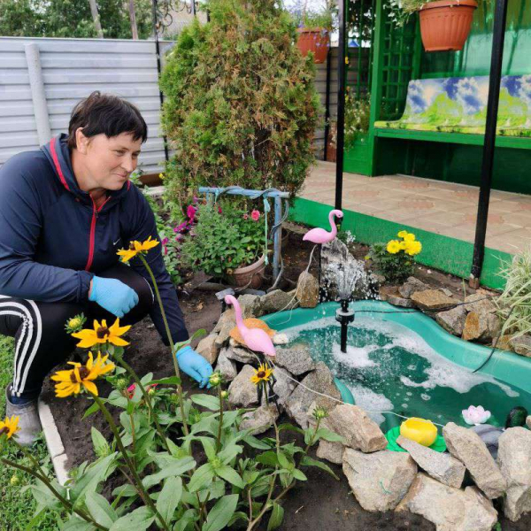 Жительница Федоровского района превратила свой двор в настоящую сказку