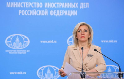 Захарова демонстративно не пожала руку послу Германии Ламбсдорфу