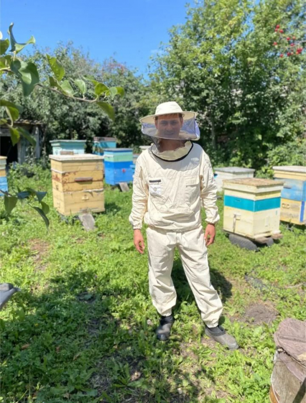 Фирменный мед &ndash; &laquo;артистический&raquo;: как актера из Челнов покусали 45 пчел