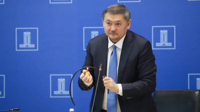 Министр науки Казахстана поджег кабель в здании правительства