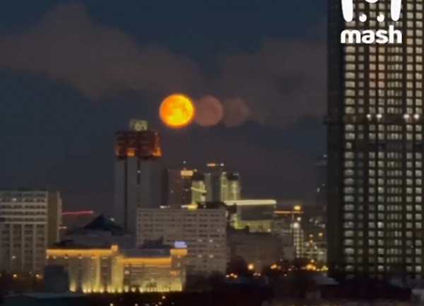 Три луны в небе: в России засняли редкий оптический феномен